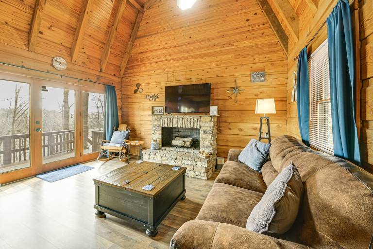Lake Cumberland Log Cabin Near 3 Boat Ramps — photo 4