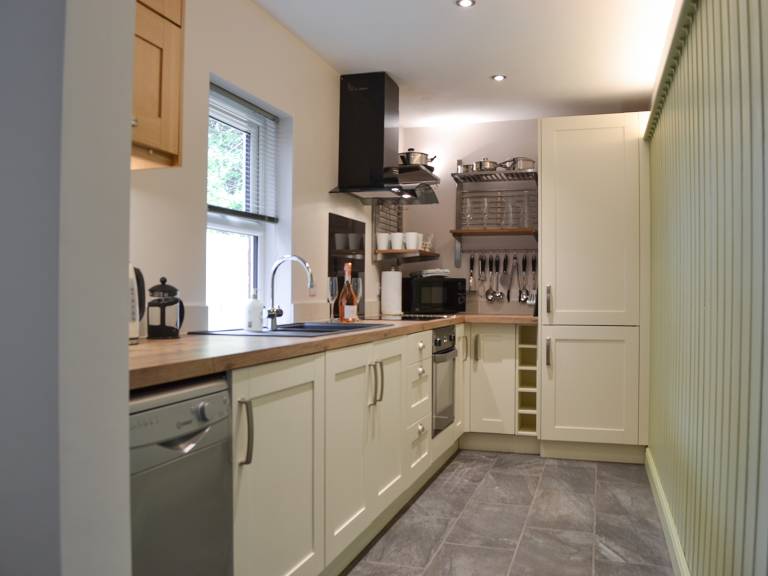 Family-friendly cottage with BBQ, garden & patio | River view | Pet-friendly — photo 4