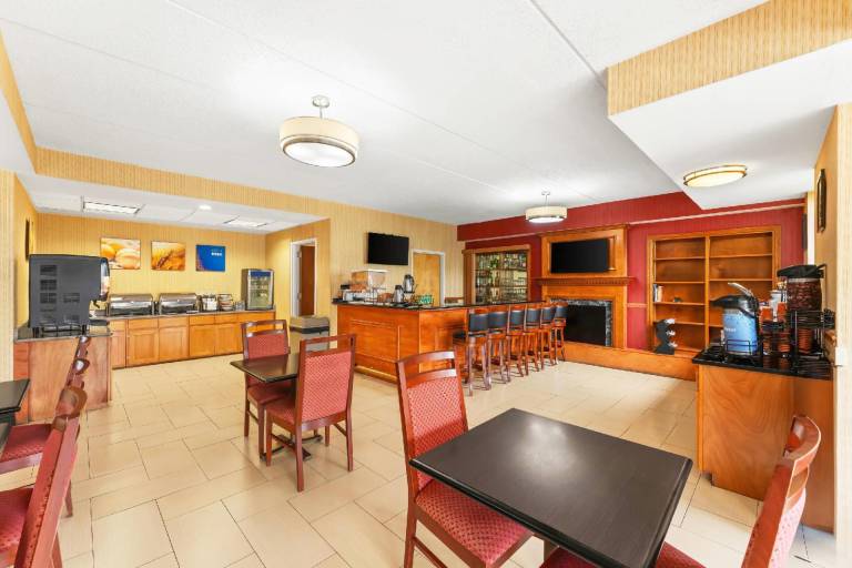Comfort Inn Lehigh Valley West — photo 2