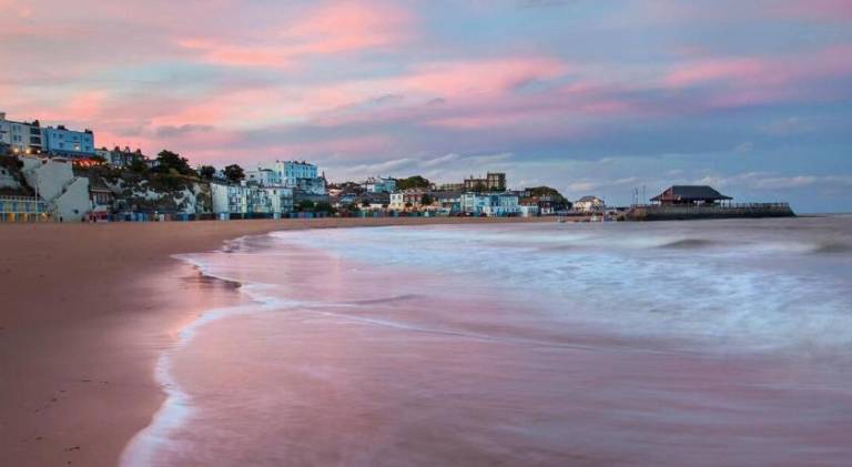 Apartment with 2 rooms for 6 persons in Margate