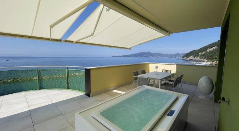Big serviced apartment with sauna, jacuzzi & terrace | Close to the beach | Dogs allowed — photo 3