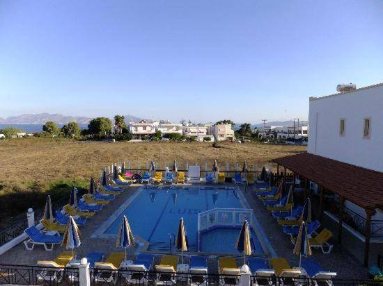 Rental apartment with pool, garden & terrace — photo 2