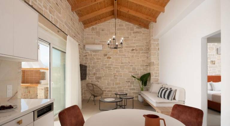 Villa with garden, BBQ & private pool — photo 2