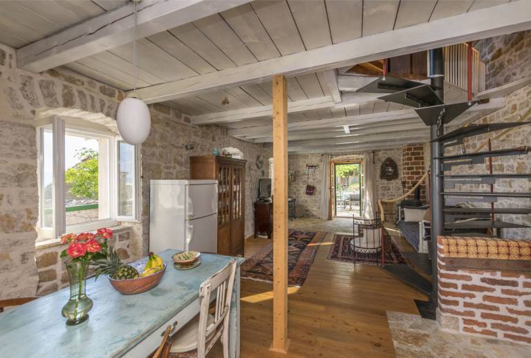 Vacation home with barbeque & yard | Garden view in Omis