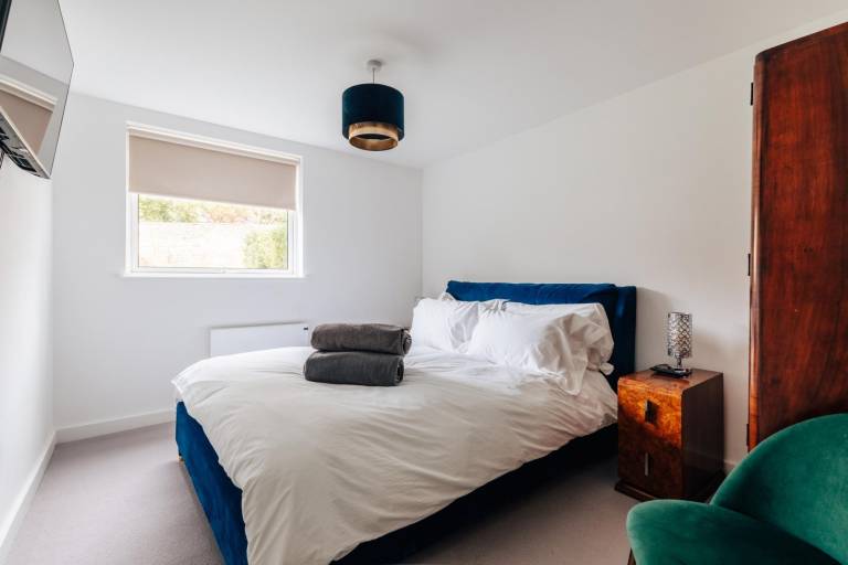 CH Apt 2 (2Bed) in Bath — photo 4