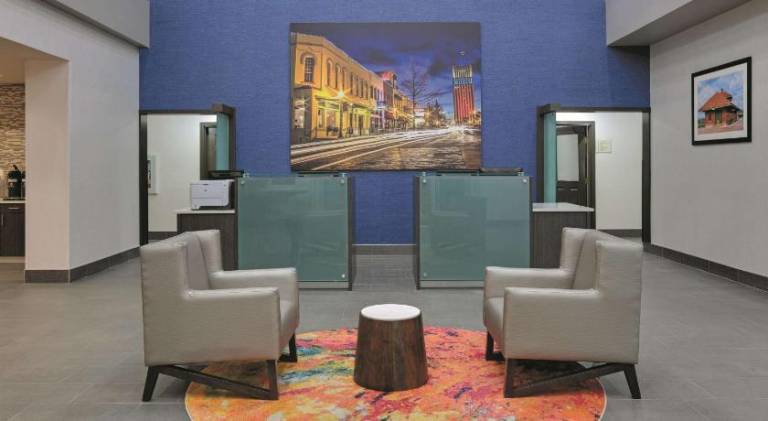 La Quinta Inn & Suites by Wyndham Tyler South — photo 5