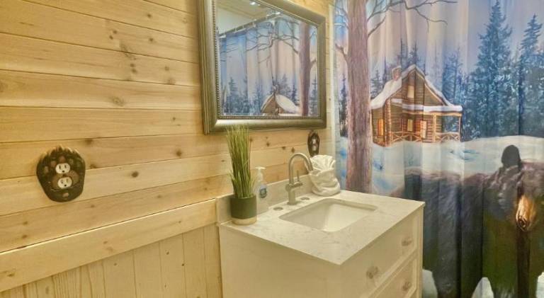 Lovely vacation home with hot tub | Pets are welcome — photo 2