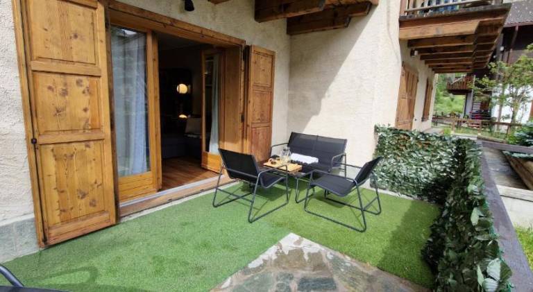 Holiday apartment with yard & terrace — photo 5