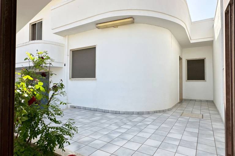 House with barbecue & yard — photo 4