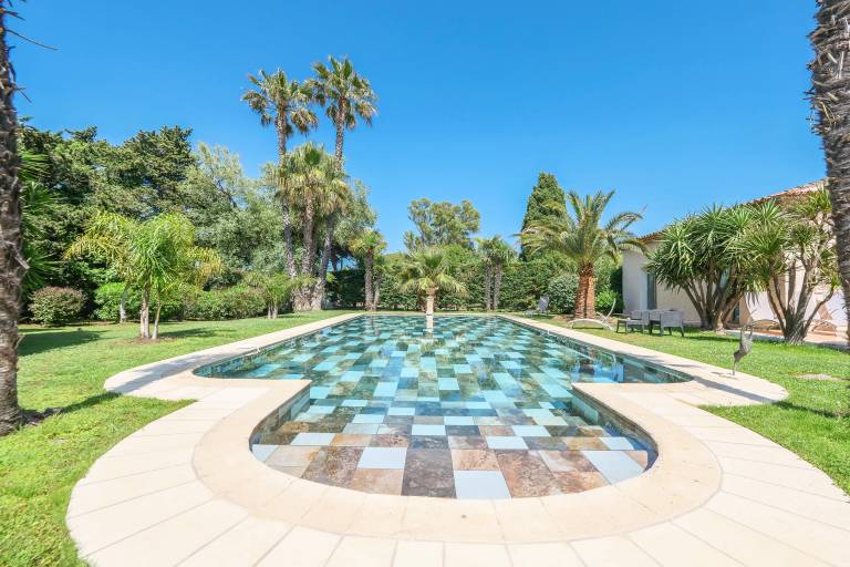Fully equipped spacious villa with yard, private pool & barbecue | City view | Beach nearby | Dogs allowed — photo 2