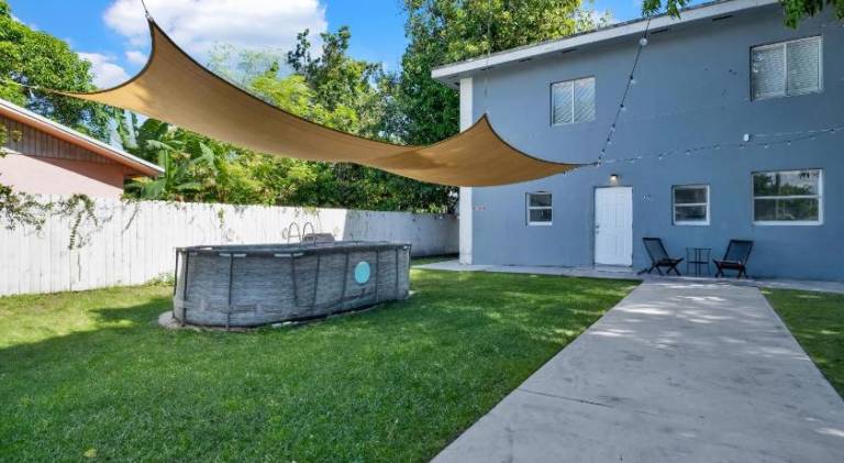 Vacation home with pool | Pets are welcome — photo 3