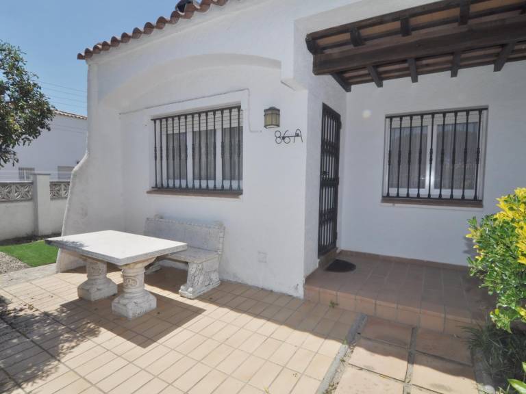 Villa with barbeque, pool & garden — photo 5