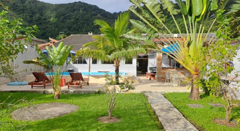 Vacation home with pool in Caraguatatuba