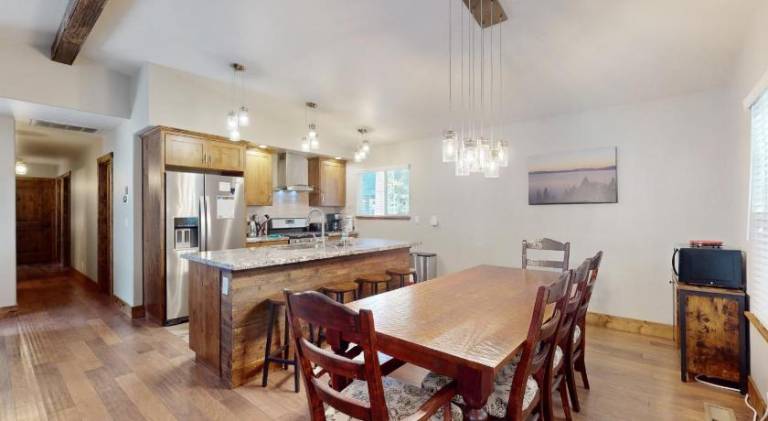 Vacation home with hot tub — photo 4