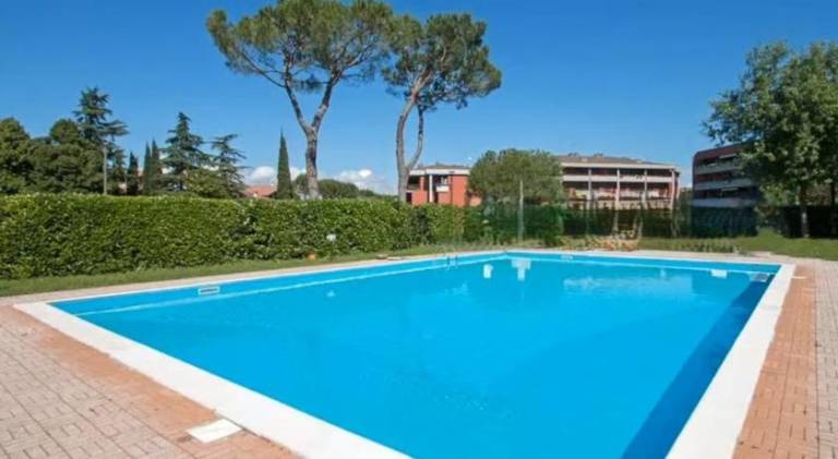 Apartment with pool in Pozzolengo