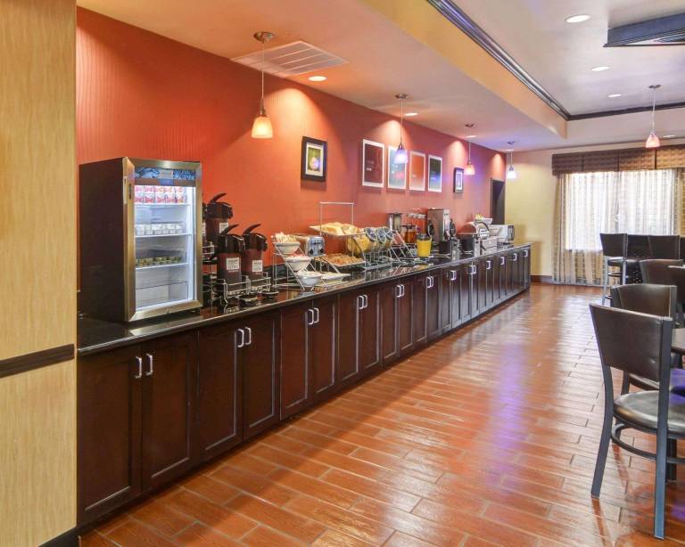 Comfort Suites Lake Worth — photo 4