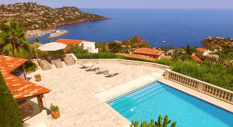 Spacious vacation home with pool | Next to the beach | Pets allowed in Theoule-sur-Mer