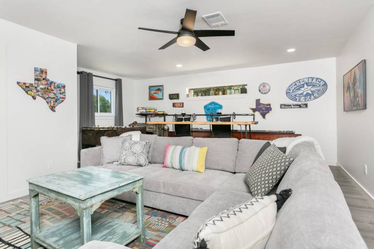 Vacation home with jacuzzi & BBQ — photo 4