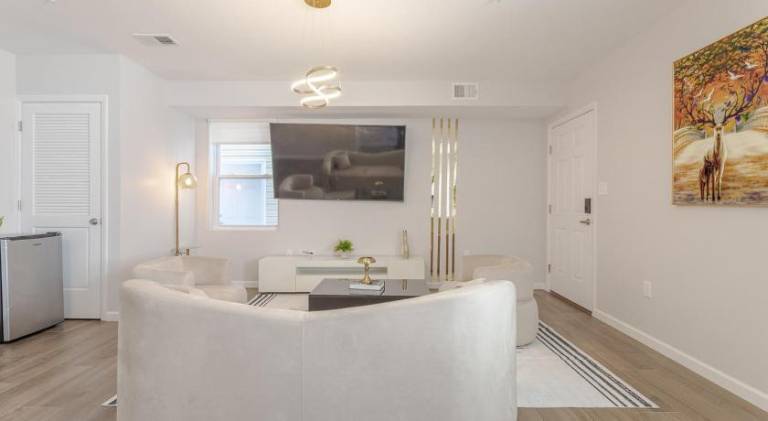 Wonderful holiday apartment | Pet-friendly in Elizabeth, NJ