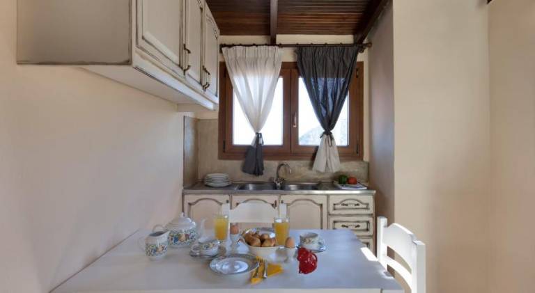 Charming rental apartment with patio & yard | Close to the beach | Dogs allowed — photo 4