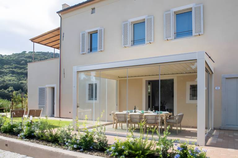 Villa with yard, terrace & fast internet | City view — photo 2