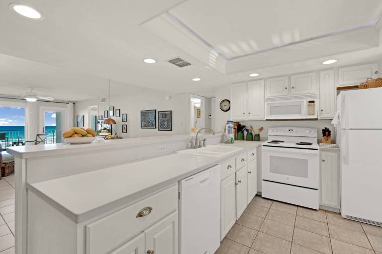 Condo with private pool — photo 5