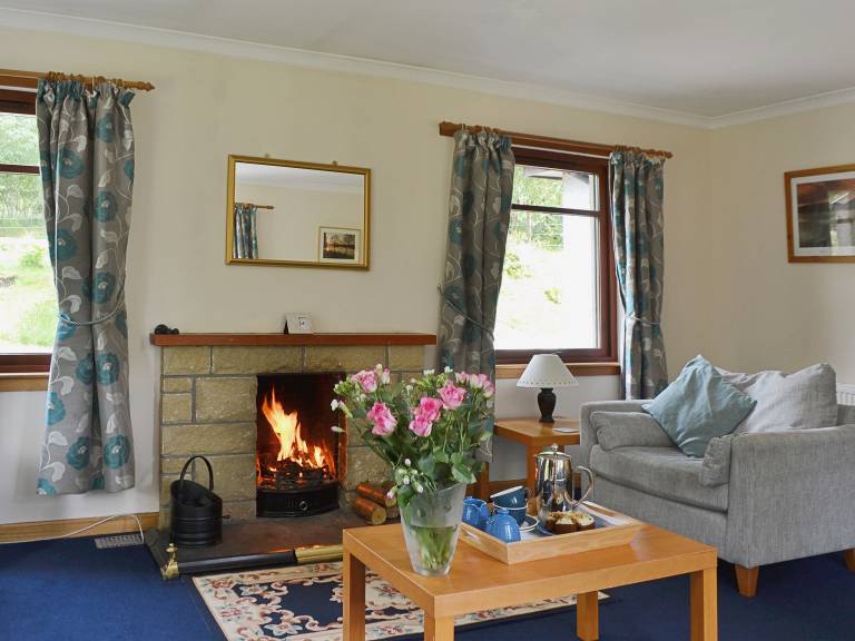 Cottage with yard | River view — photo 4