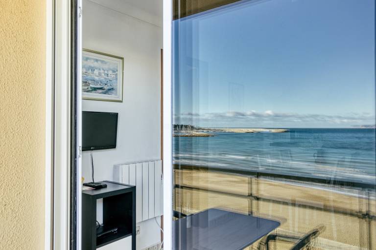 Apartment with terrace | Beach view — photo 5