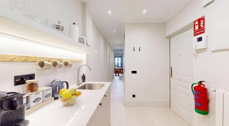 Serviced apartment with terrace | Close to Royal Palace of Madrid — photo 2