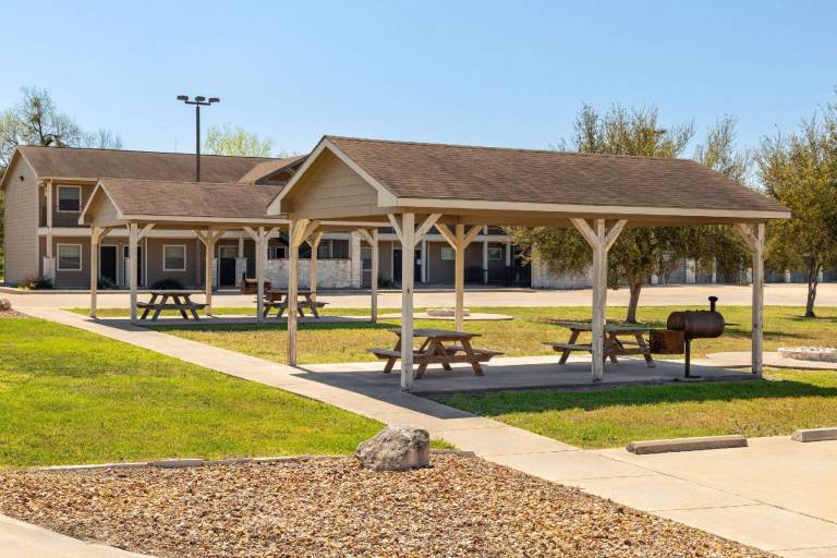 Eagle's Den Three Rivers Texas a Travelodge by Wyndham — photo 4