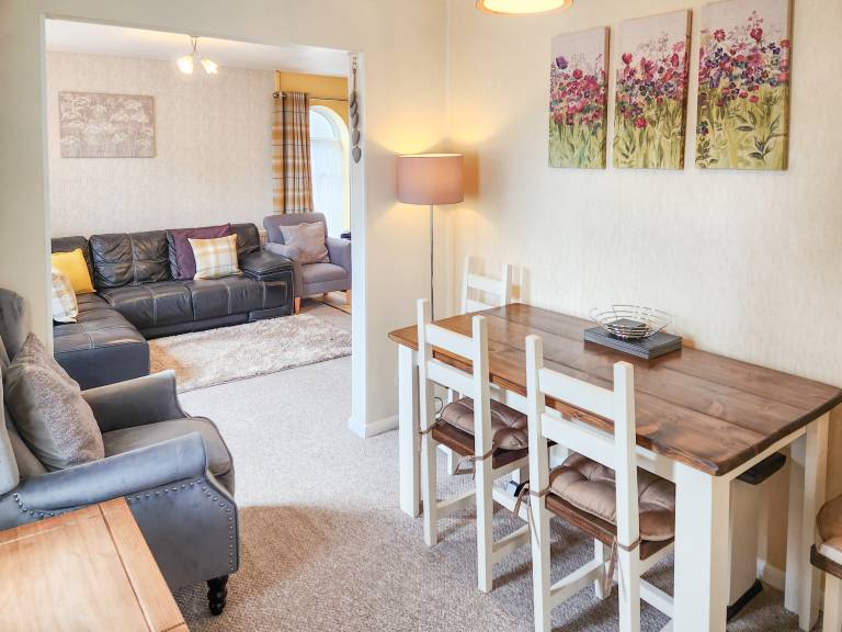 Child-friendly cottage with yard & terrace | Pets allowed — photo 3