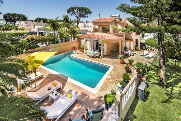 150 m&sup2; Villa