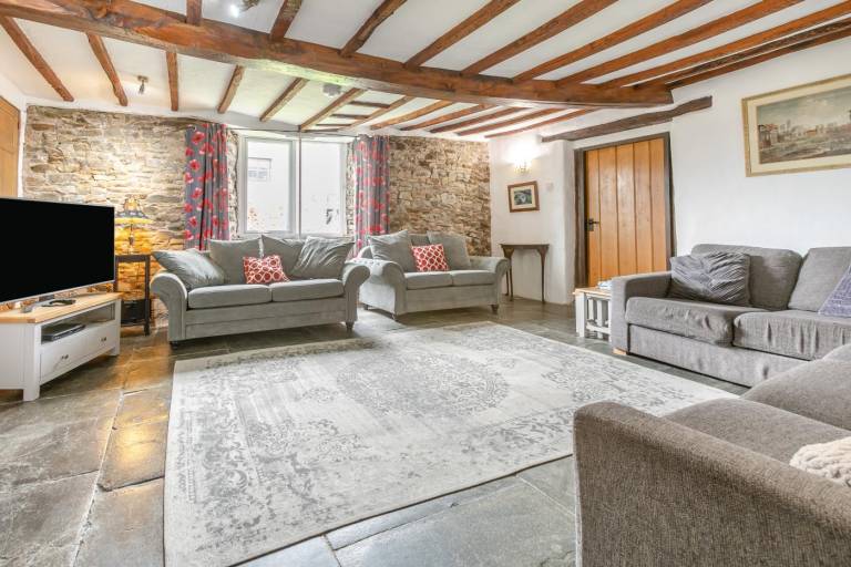 Fully equipped lovely cottage with yard, pool & barbeque | Pets are welcome — photo 4