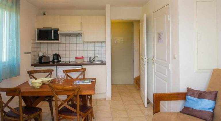 Serviced apartment with pool, garden & sauna — photo 4