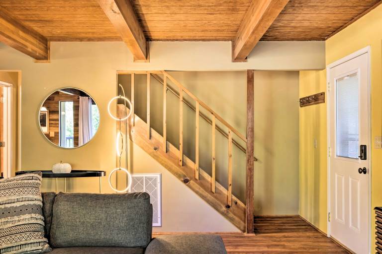 Spacious Groveland Cabin w/ Wraparound Deck! — photo 4