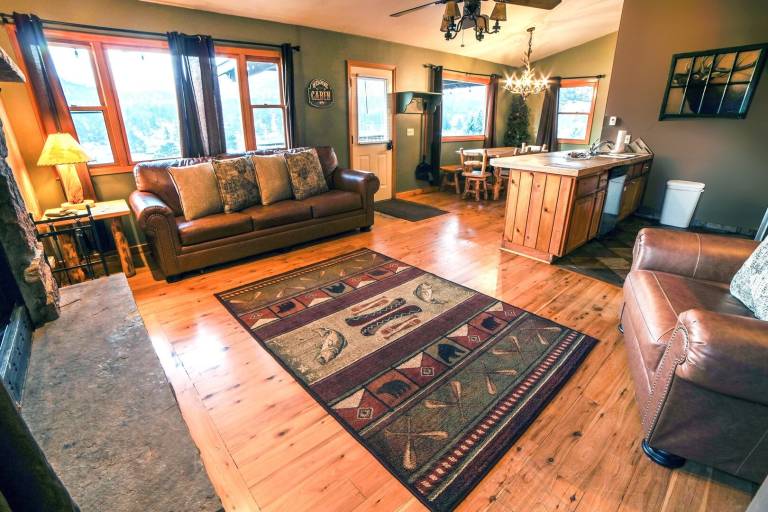 Children-friendly lovely cabin with private pool & patio | Pet-friendly — photo 4