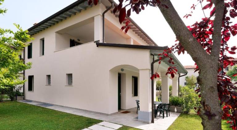 Rental apartment with yard, pool & terrace — photo 4