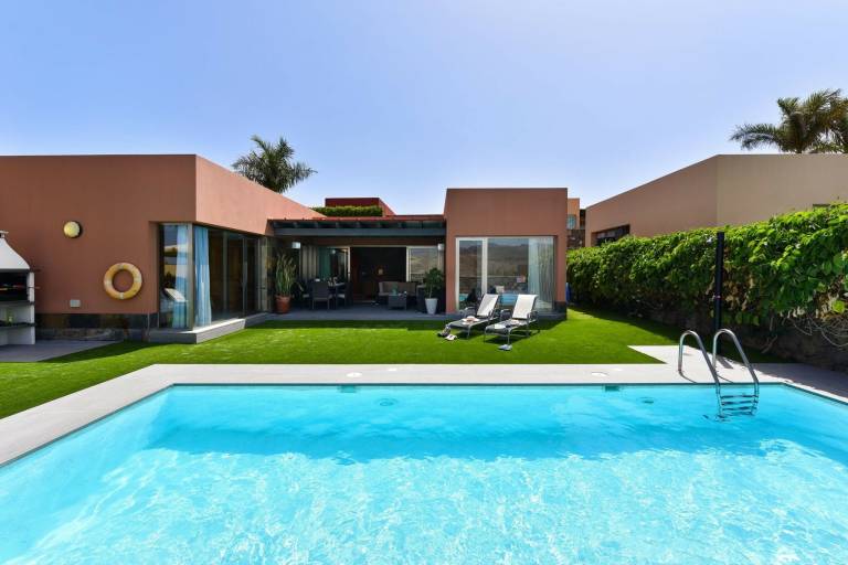 Fully equipped pleasant villa with private pool, terrace & BBQ | Pets allowed in San Bartolomé de Tirajana