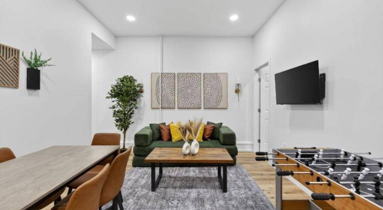 Brand New 2BR in the Heart of Center City that Sleeps 14 people in Philadelphia, PA