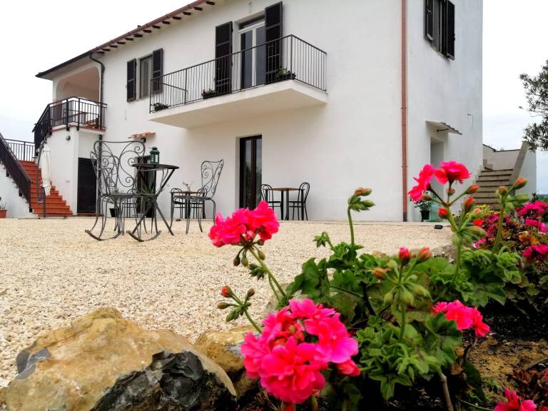 Farm with patio, garden & BBQ in Scansano