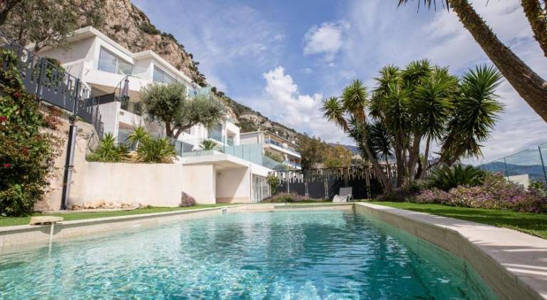 Pleasant rental apartment with pool | Close to the beach | Pet-friendly in Èze