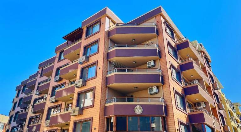 Apartment with terrace in Pomorie