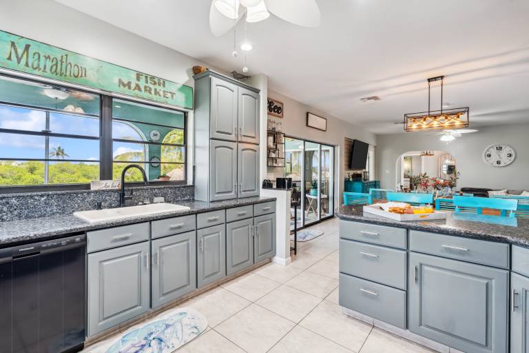 Reel Knotty Pool Home, 35' Dock, Walk to the Beach, Bikes & Kayaks! — photo 5