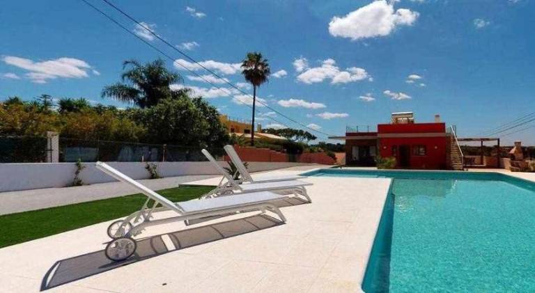 Villa with pool & garden in Loulé