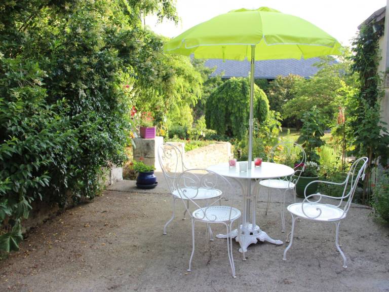 Cottage with barbeque & yard — photo 2
