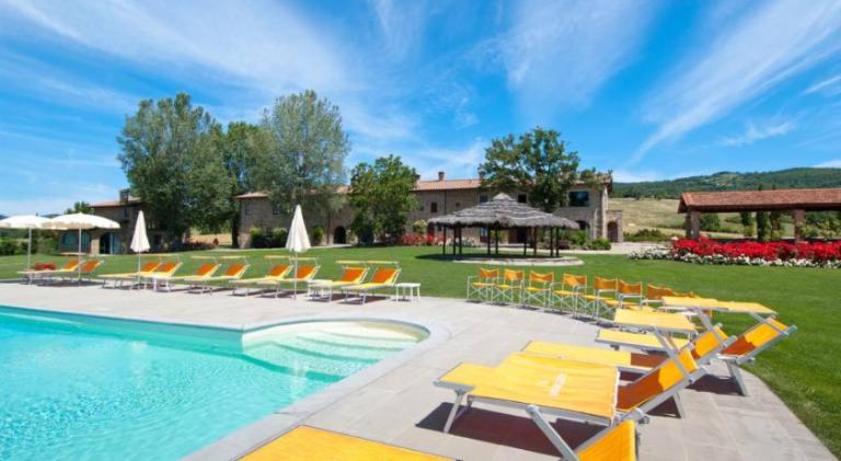 Vacation home with terrace, pool & barbecue in Poppi