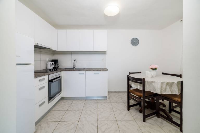 Fully equipped holiday apartment with grill & patio | Garden view | Next to the beach | Dogs allowed — photo 3