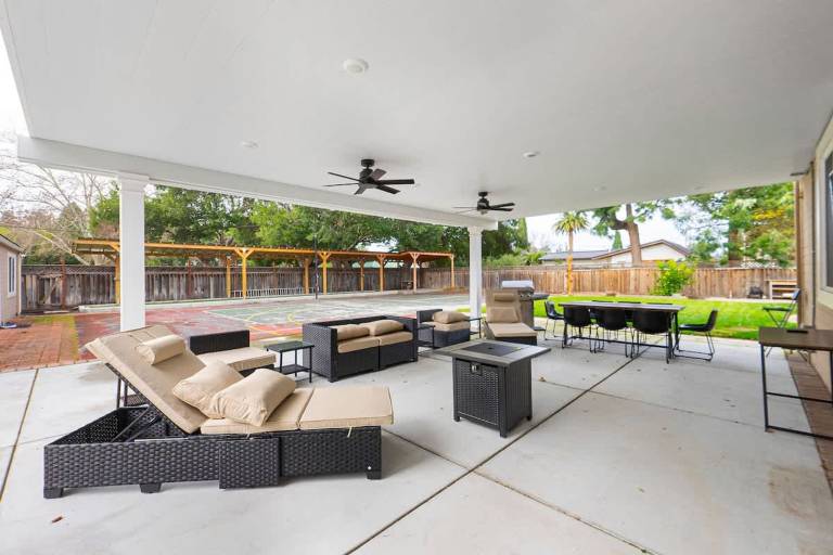 Children-friendly lovely vacation home with garden & barbeque | Pets allowed in Campbell, CA