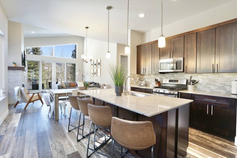 Hot Tub, Modern Home, Hiking and Fishing Close! — photo 3