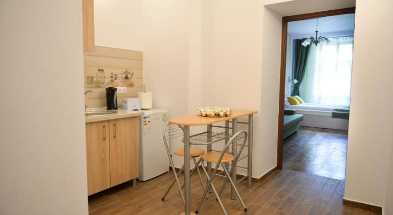 Rental apartment with patio — photo 4